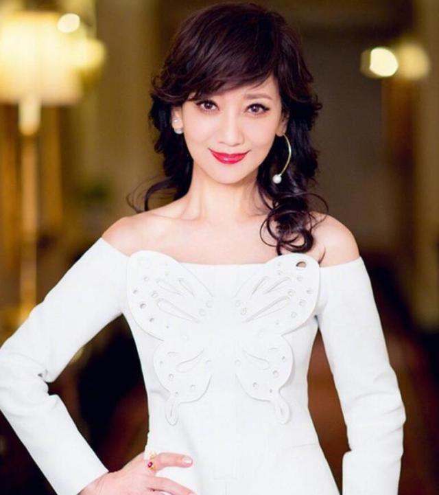 白发最适合染什么颜色（有白发的人适合染什么颜色头发）(图8)