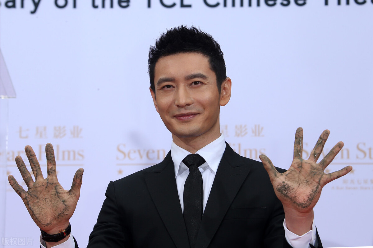 中国最有钱的10位明星，个个身价过亿，最高可达530亿