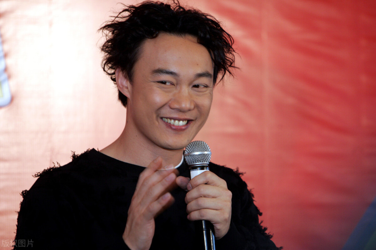 中国最有钱的10位明星，个个身价过亿，最高可达530亿