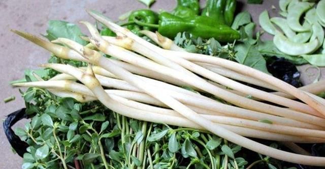 莲藕放久了变黑还能吃吗,莲藕买回来放了好多天了,削皮后里面有的地方黑黑的,还有很多棕色的点点,可是没有异味。能吃吗?图3