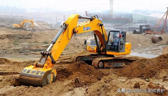 挖掘机怎么操作教程（挖掘机的使用技巧）(1)