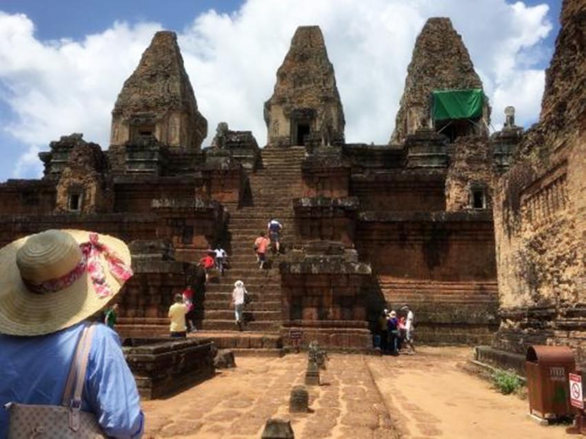 圣娼是什么意思(国外曾有一个令人羞耻的习俗)