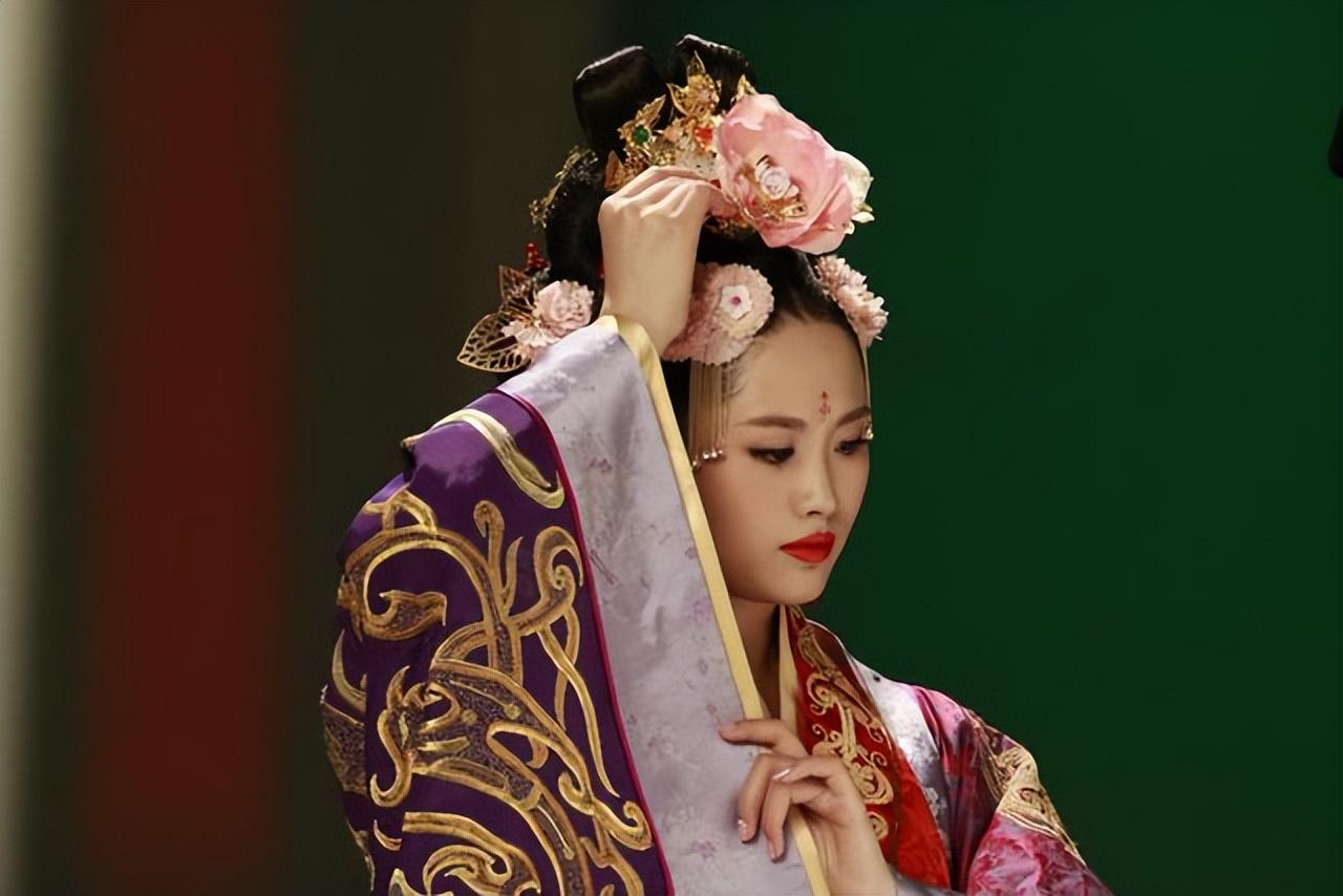 纳兰性德杏花微雨（杏花微雨出自哪首诗句）(图4)