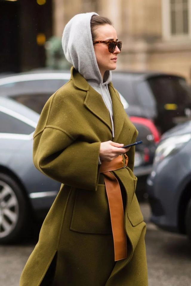 卫衣的五大穿法搭配（给你示范了卫衣的100种搭配）(85)