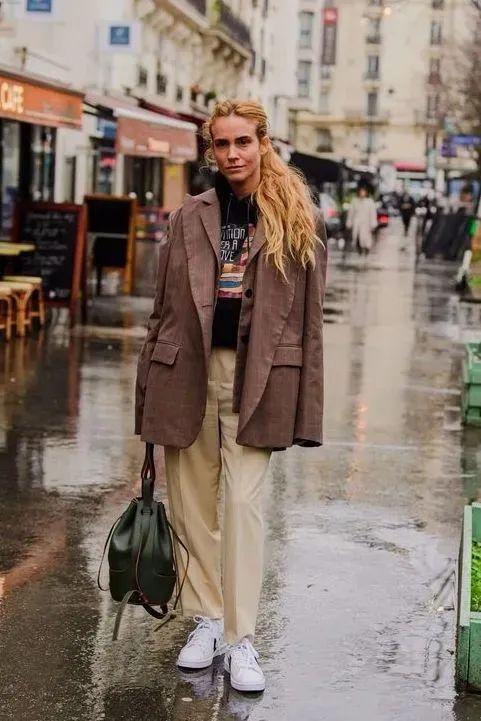 卫衣的五大穿法搭配（给你示范了卫衣的100种搭配）(63)