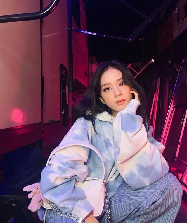 卫衣的五大穿法搭配（给你示范了卫衣的100种搭配）(8)