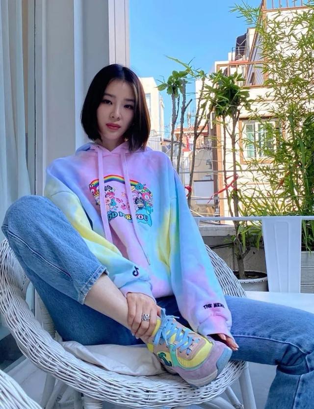 卫衣的五大穿法搭配（给你示范了卫衣的100种搭配）(26)