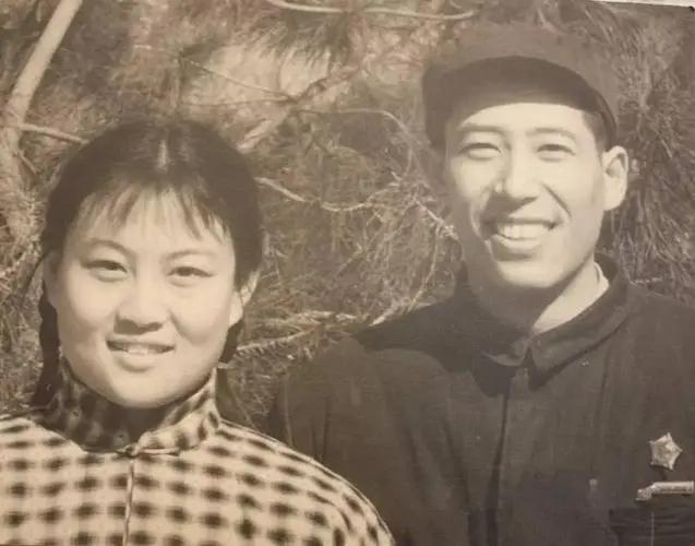 文兴宇什么时间去世的（病故前对老伴写下四个字）(20)