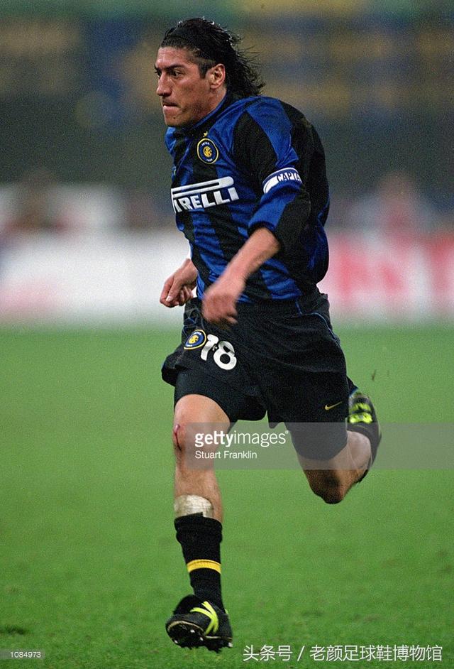 足球鞋分类（足球鞋品牌大百科）(60)