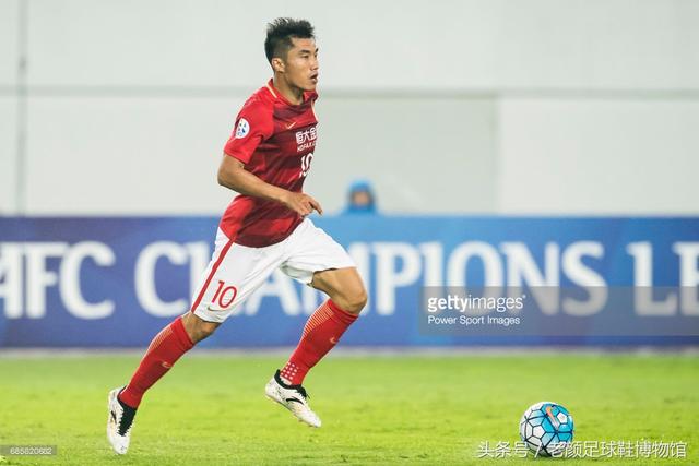 足球鞋分类（足球鞋品牌大百科）(18)