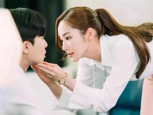 适合短发的明星高马尾(全靠这款发型金秘书才这么美)(1)