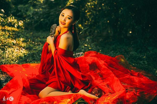 穿越田园农门弃妇（人尽皆知的农家弃妇）(1)