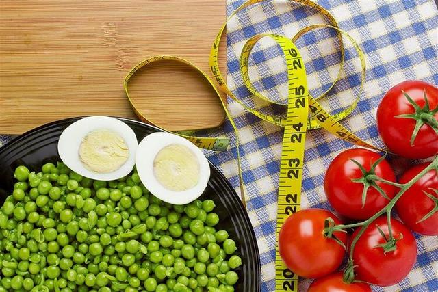 绝食减肥15天瘦28公斤成功案例（男子绝食382天最终减掉250斤肉）(3)