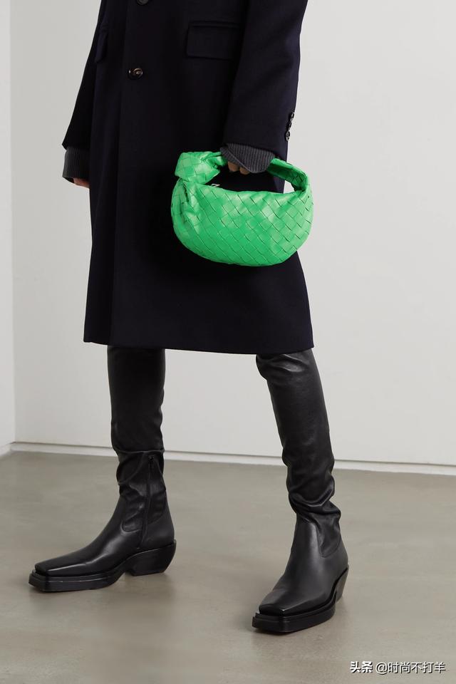 巴宝莉格子包包最新款（8款春季最物超所值的奢侈品包包）(2)