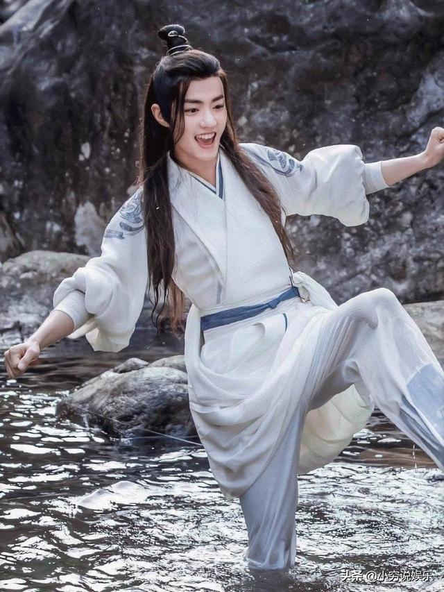 肖战最好的夏天什么时候上线（认真努力爱国的肖战没凉红梅赞上线后极挑录制接踵而至）(4)