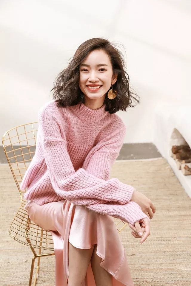 40岁以上的女人穿什么颜色才显气质(40岁后不宜穿的颜色)(图6) 40岁以上的女人穿什么颜色才显气质(40岁后不宜穿的颜色)(图6)