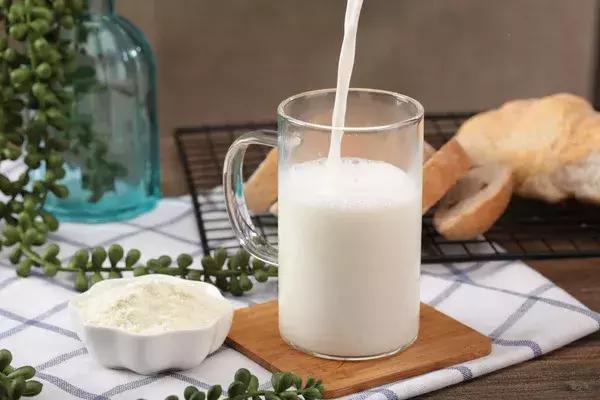 长期用塑料杯喝水有危害吗(长期用这样的塑料杯喝水)(8)