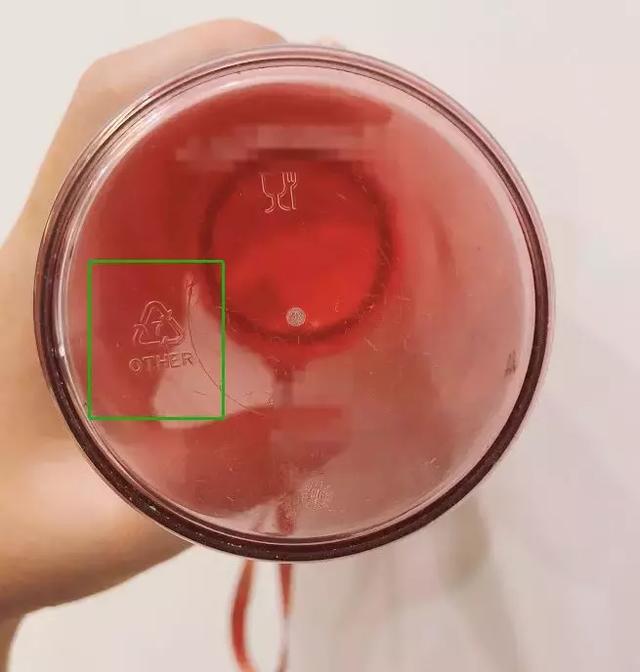 长期用塑料杯喝水有危害吗(长期用这样的塑料杯喝水)(7)