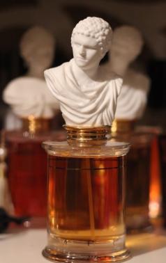 排名前三的男士香水有哪些(全球十大最奢华的男士香水)(2)