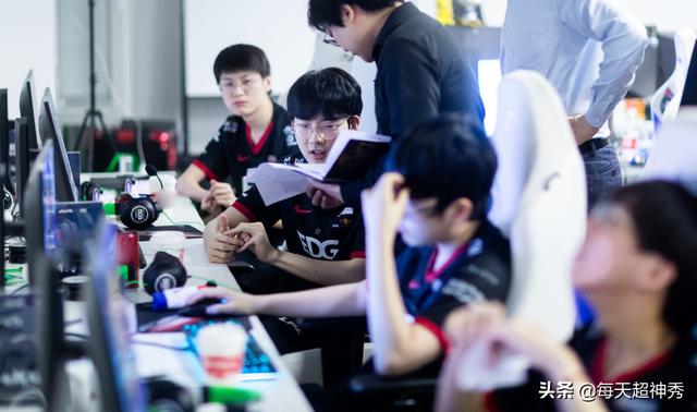 rng对阵edg在哪儿比赛(迎战RNGEDG训练赛变阵)(1)