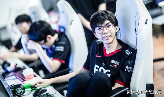 rng对阵edg在哪儿比赛(迎战RNGEDG训练赛变阵)(2)