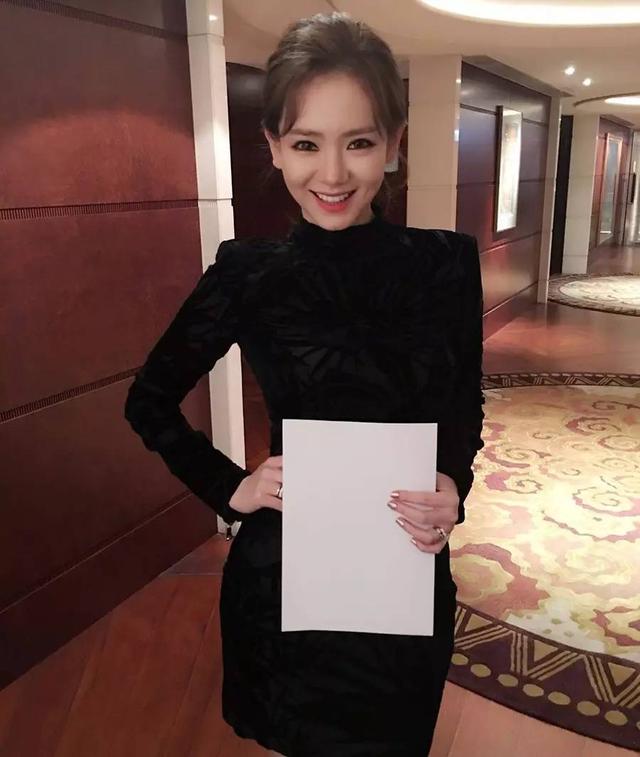 10大腹肌女明星图(谁的A4腰水分最大)(12)