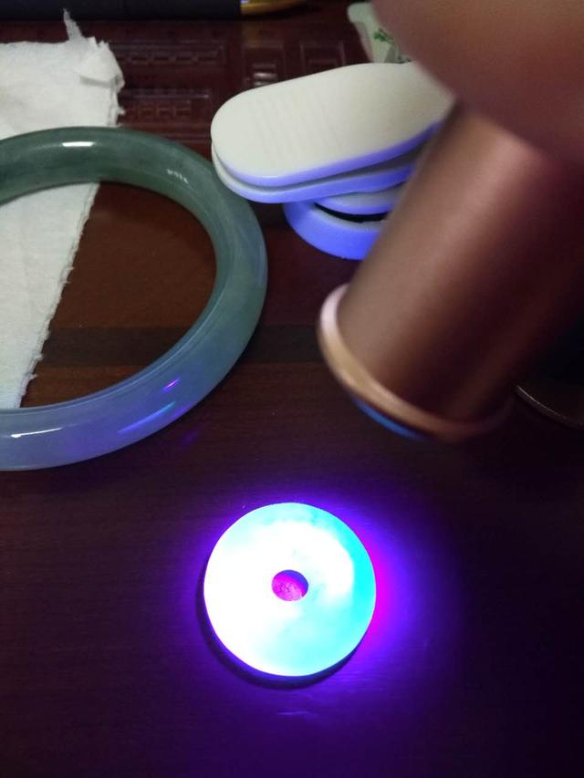 如何在家鉴定玉石翡翠(给大家介绍下在家也能鉴定翡翠玉器的方法)(12)
