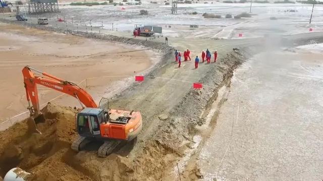 塔克拉玛干沙漠突然发大洪水了(塔克拉玛干沙漠突发洪水)(3)