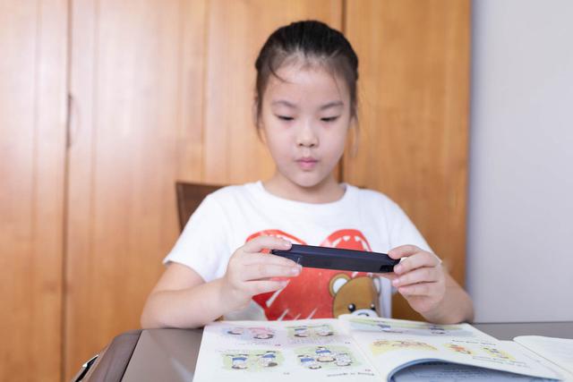 有道词典笔哪一款更适合小学生用（让宝宝爱不释手的专业级学习工具）(25)