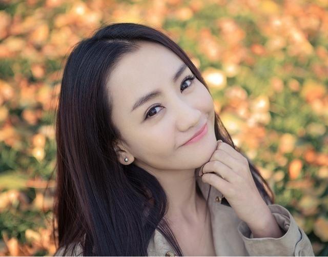 玉芬扮演者王雅捷与赵本山（拒绝赵本山嫁给了于洋）(6)