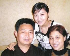 玉芬扮演者王雅捷与赵本山（拒绝赵本山嫁给了于洋）(8)