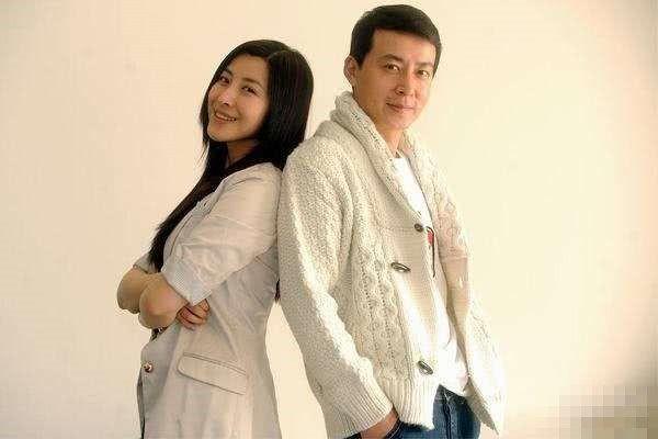 玉芬扮演者王雅捷与赵本山（拒绝赵本山嫁给了于洋）(18)