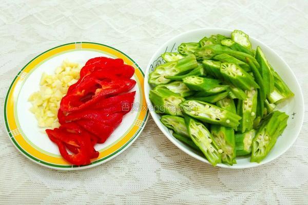 秋葵怎么凉拌才好吃家常做法（6种秋葵最鲜嫩爽口的做法）(44)