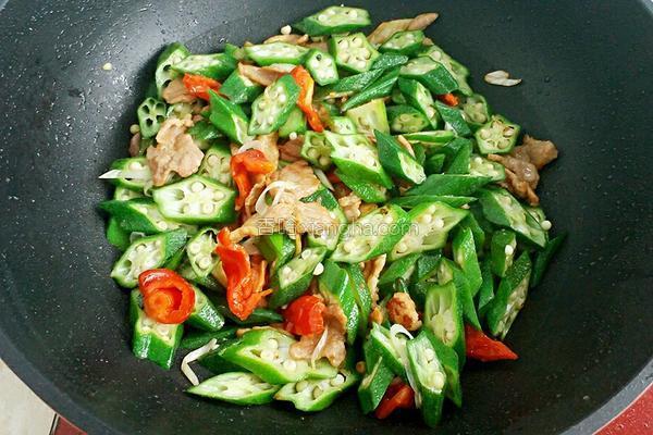 秋葵怎么凉拌才好吃家常做法（6种秋葵最鲜嫩爽口的做法）(21)