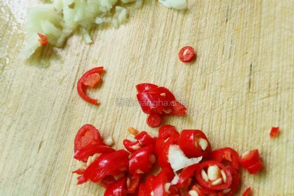 秋葵怎么凉拌才好吃家常做法（6种秋葵最鲜嫩爽口的做法）(3)