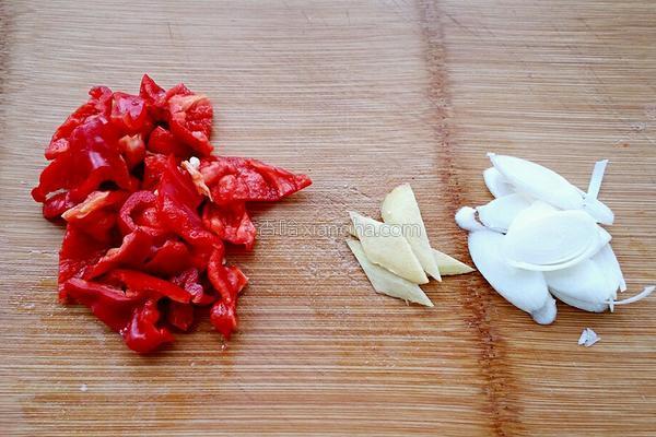 秋葵怎么凉拌才好吃家常做法（6种秋葵最鲜嫩爽口的做法）(15)