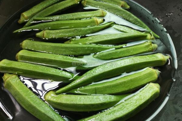 秋葵怎么凉拌才好吃家常做法（6种秋葵最鲜嫩爽口的做法）(2)