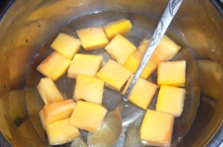 煮牛奶什么时候放糖,煮牛奶的正确方法是什么?图5