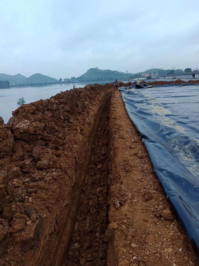 黑膜沼气池的优缺点(黑膜沼气池的施工流程和注意事项)(3)