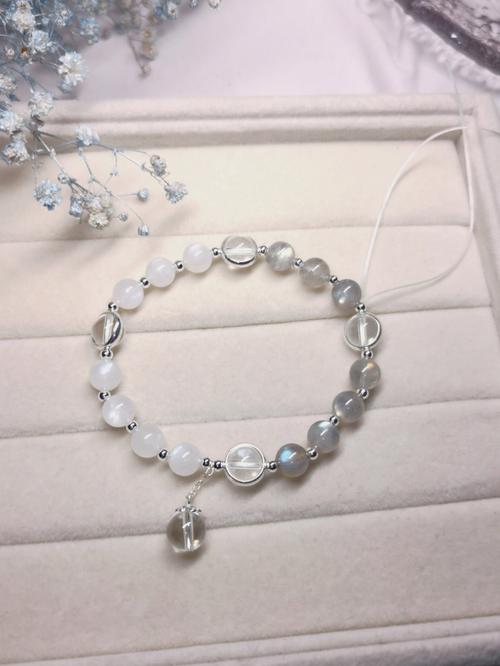 白水晶手链的功效与禁忌（白水晶手链有哪些禁忌和功效呢）