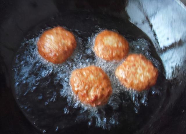 四喜丸子最经典做法(经典名菜四喜丸子)(13)