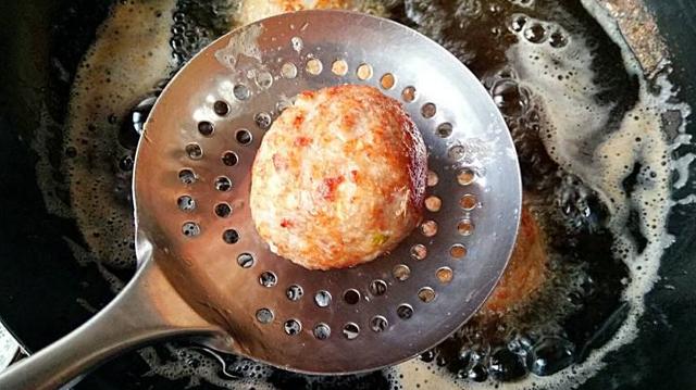 四喜丸子最经典做法(经典名菜四喜丸子)(12)