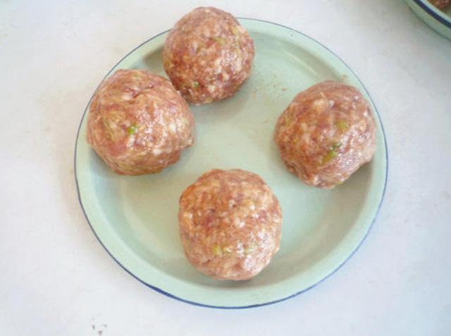 四喜丸子最经典做法(经典名菜四喜丸子)(9)