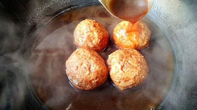 四喜丸子最经典做法(经典名菜四喜丸子)(16)