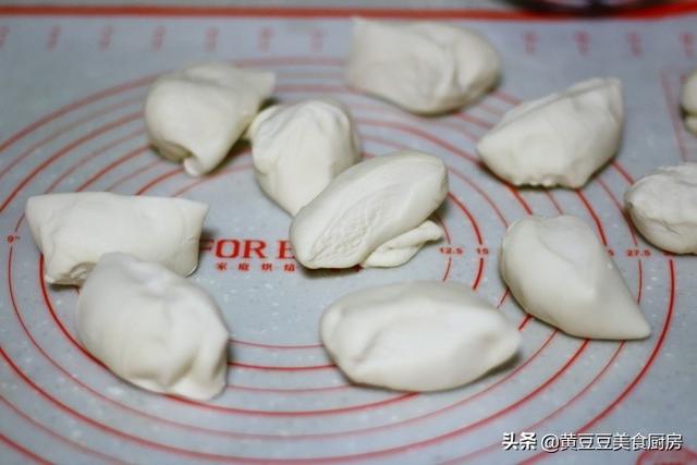 枣花馒头的12种做法（学会这款枣花馒头过年给家人露一手）(5)