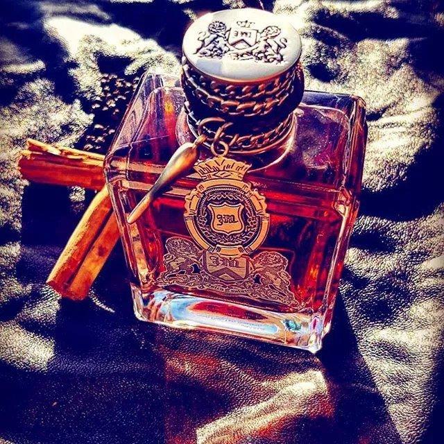 四种适合男生的香水推荐（男生一定要有的6款香水）(2)