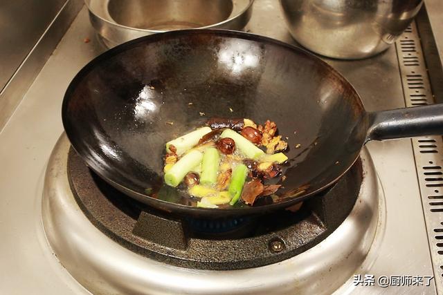 正宗酱猪蹄做法窍门（秘制酱猪蹄简单几步）(5)