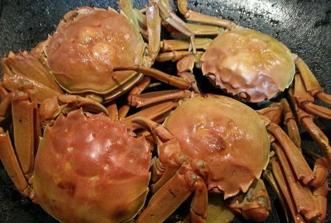 螃蟹用水煮,多久合适煮的时候用放点盐什么的么
