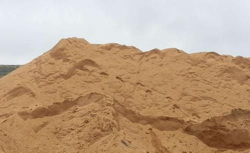 一立方河沙多少公斤