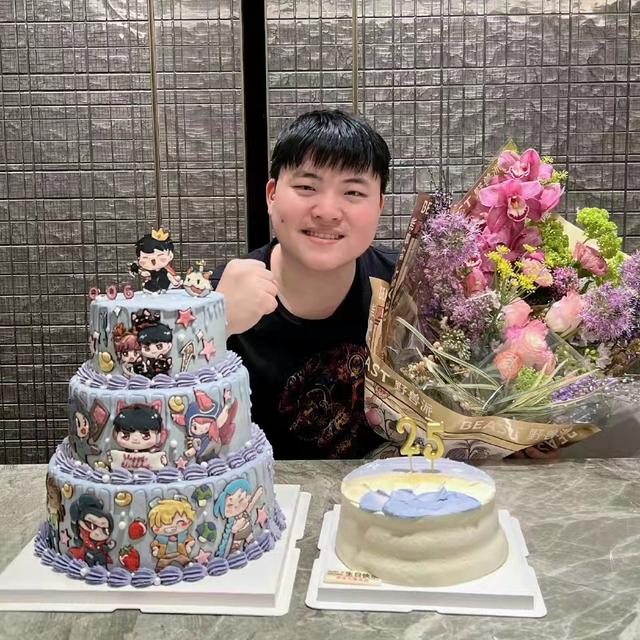 uzi回归首发阵容(各大解说纷纷送祝福)(1)